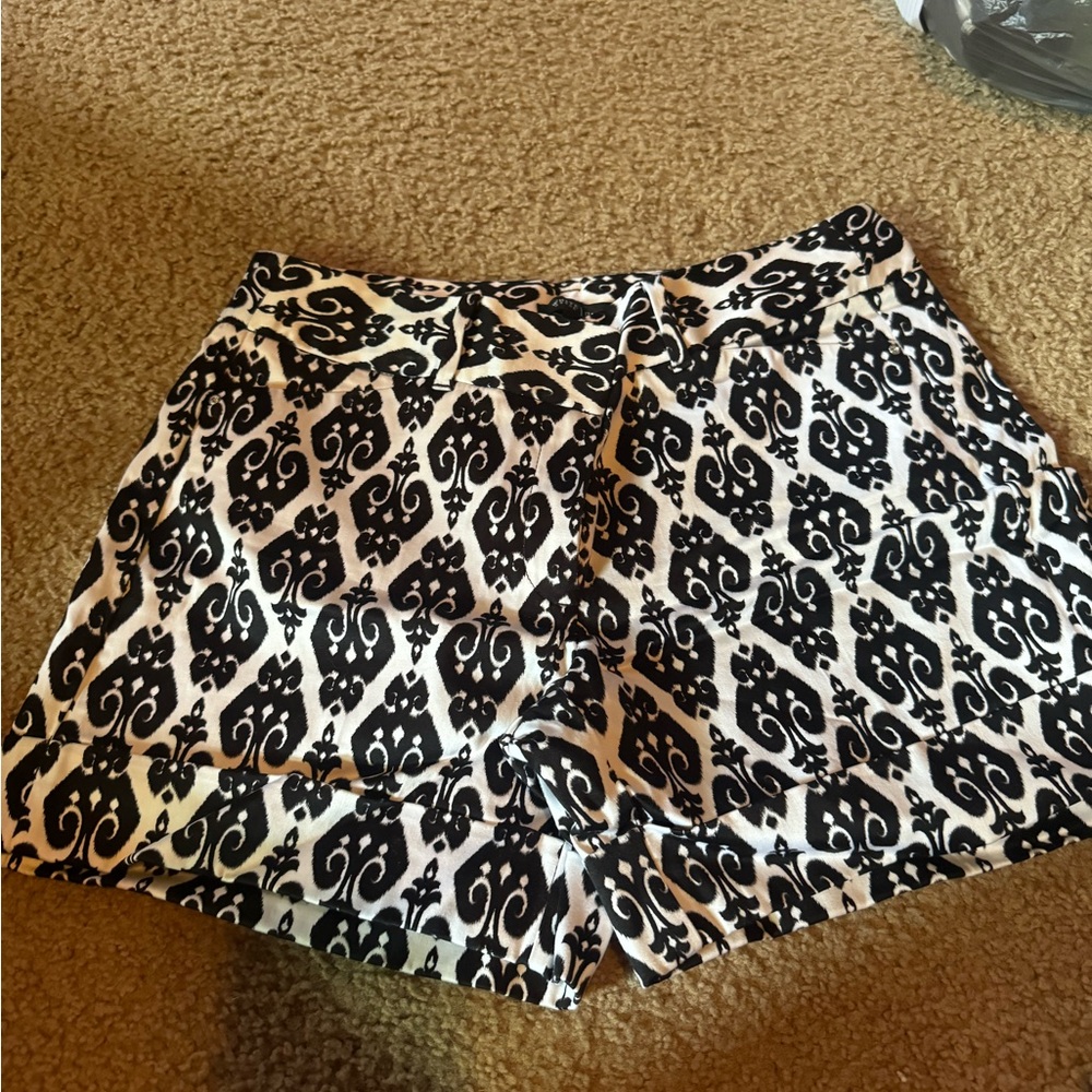 White House Black Market shorts size 4 brand new